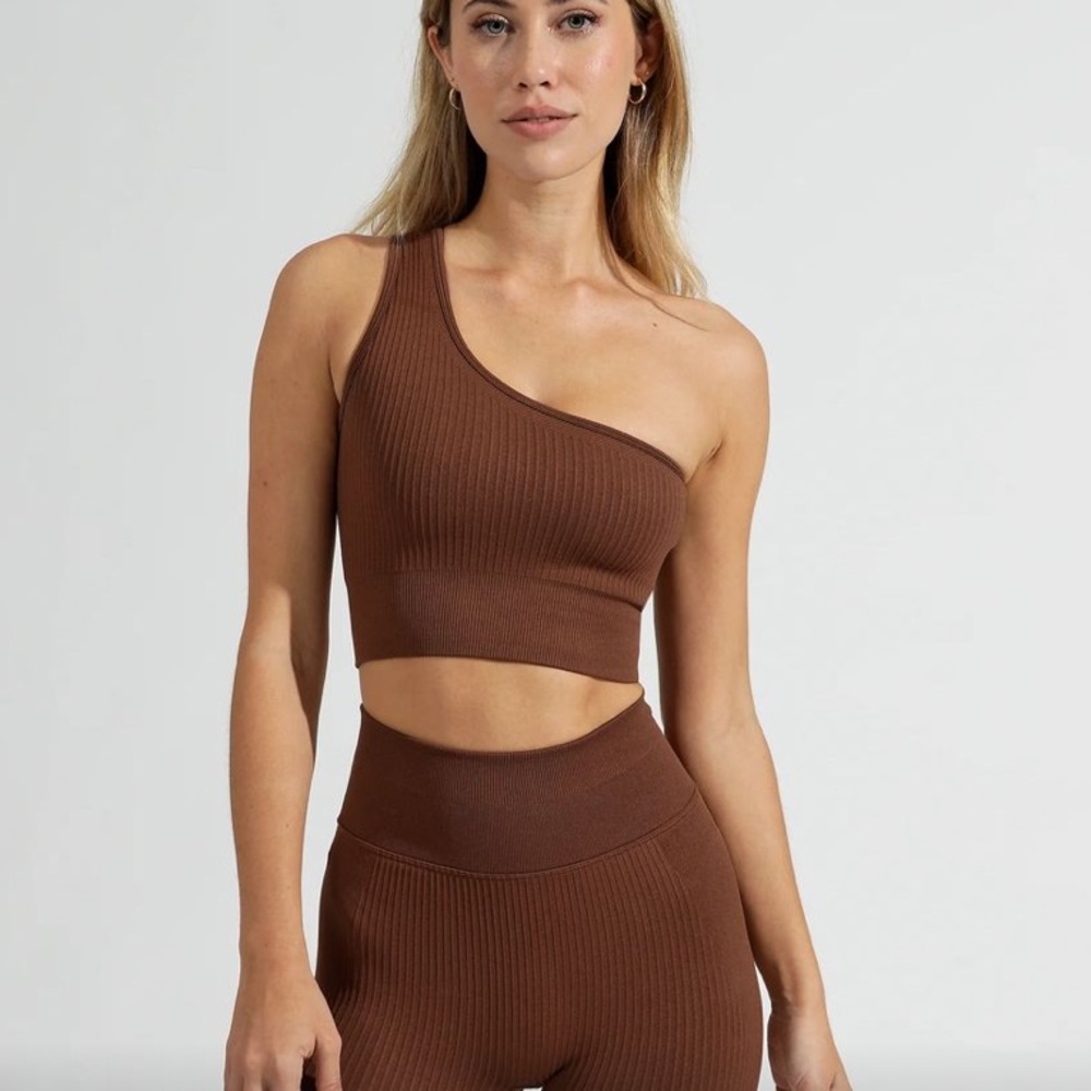 Ribbed seamless sports bra